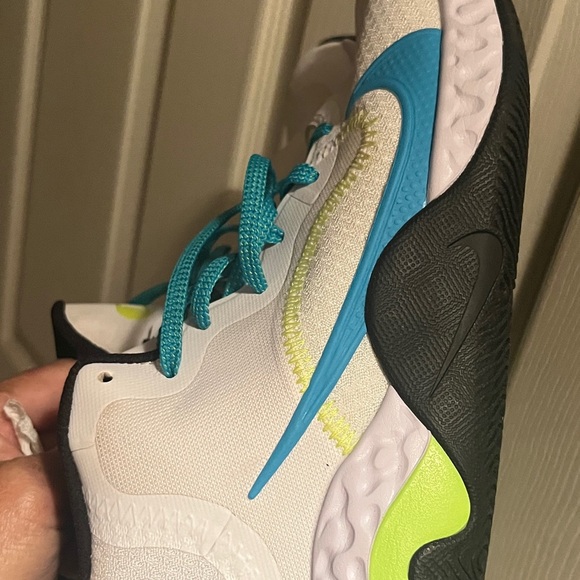 Nike basketball shoes - Picture 3 of 6